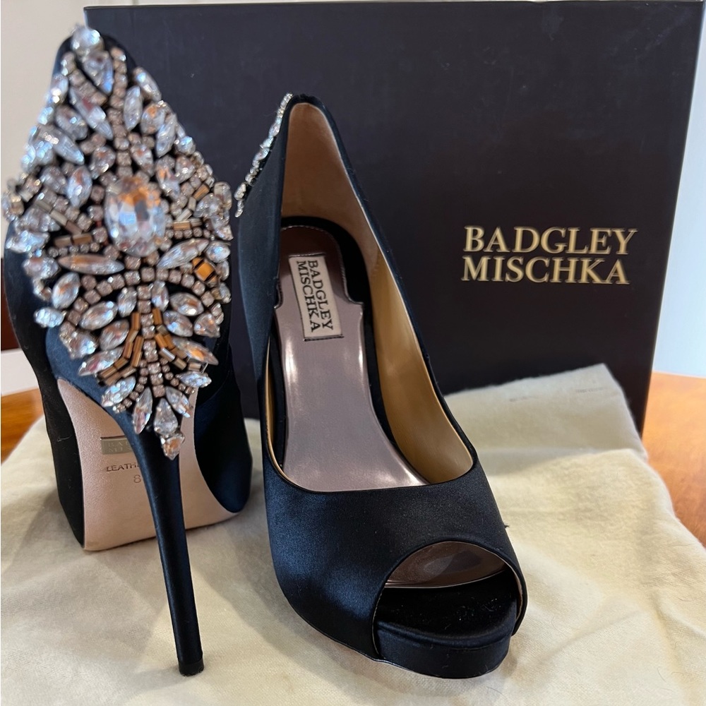 Badgley Mischka Kiara Platform Pump